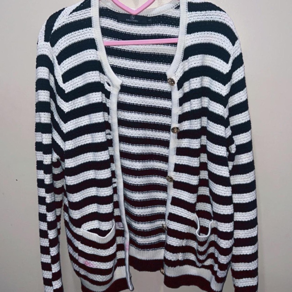 Vintage Black and white stripped cardigan 
Size small can also fit up to a L